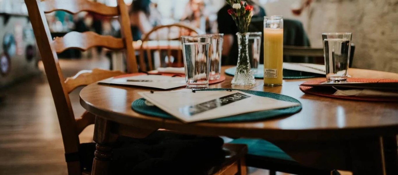 Συνεδρίαση αύριο της επιτροπής λοιμωξιολόγων για τη μουσική στην εστίαση και την απαγόρευση κυκλοφορίας